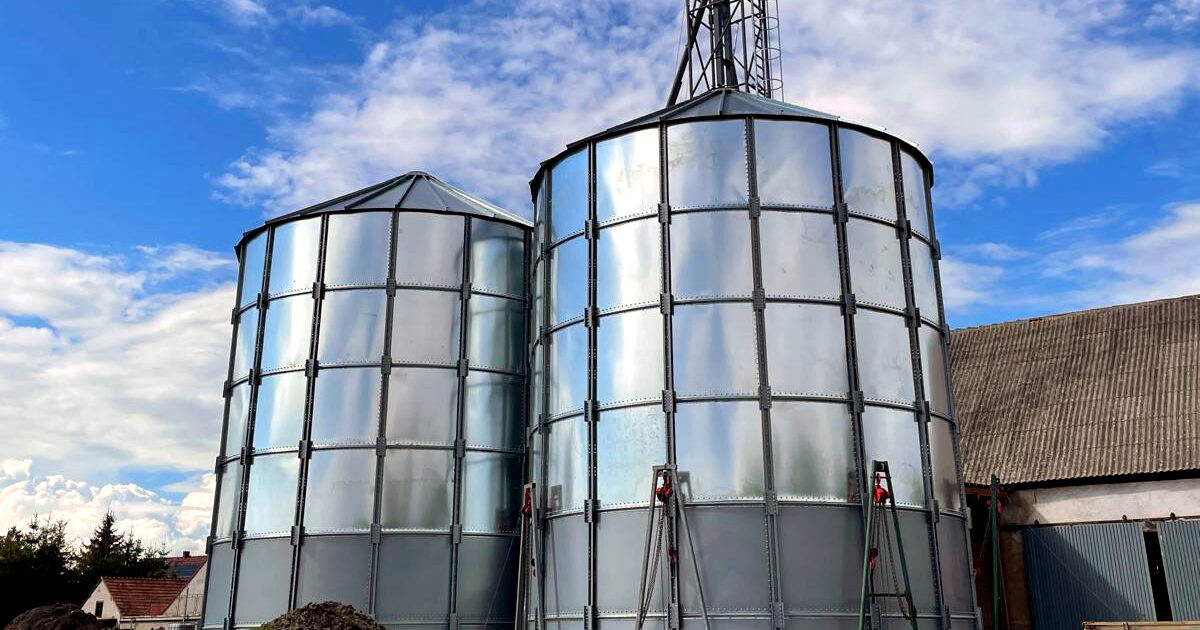 alt="silosy płaskodenne zbożowe"