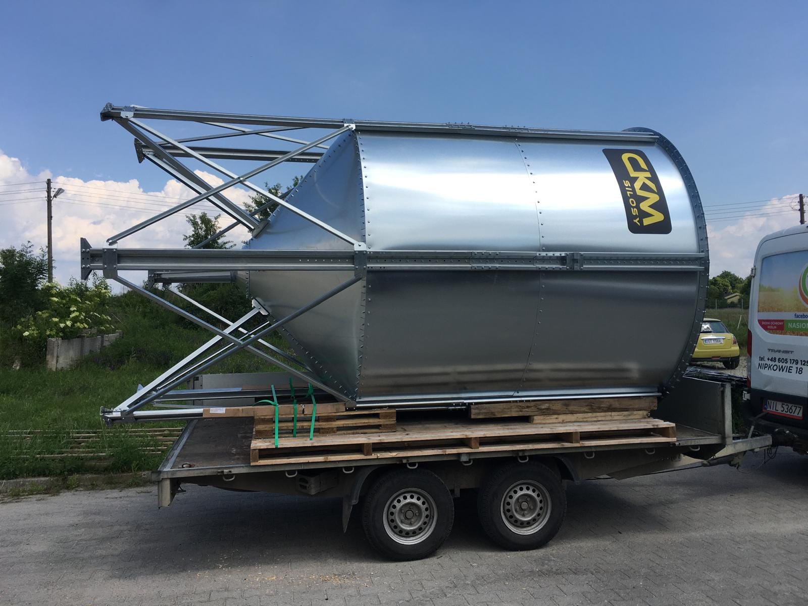 title=”Realizacje – silos lejowy” alt="silos lejowy gotowy zmontowany"